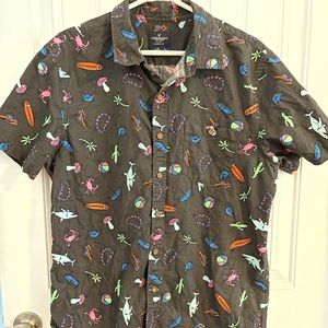 Men’s American Eagle shirt sleeve shirt.